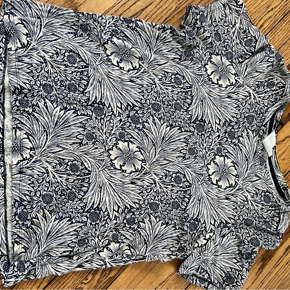 H&M Blue and White Floral Short Sleeve Tee